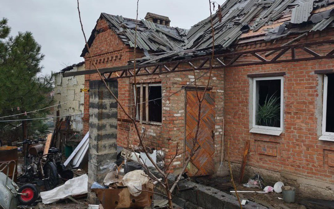 Двоє постраждалих, десятки зруйнованих будинків: новий обстріл Донеччини