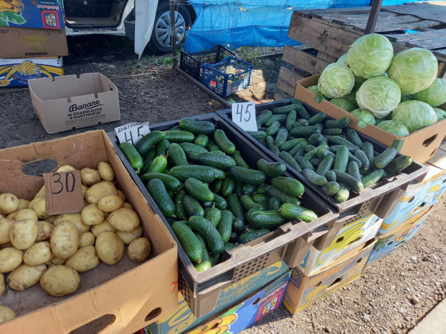 Огляд цін та асортименту сезонних фруктів і овочів на ринках Покровська