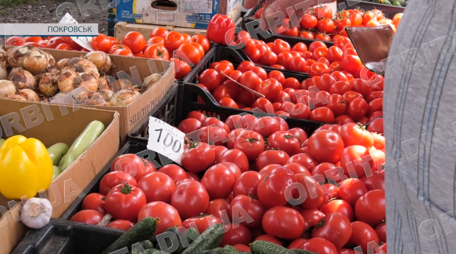 Ціни на фрукти, овочі та ягоди на Покровському ринку: що обирають місцеві мешканці