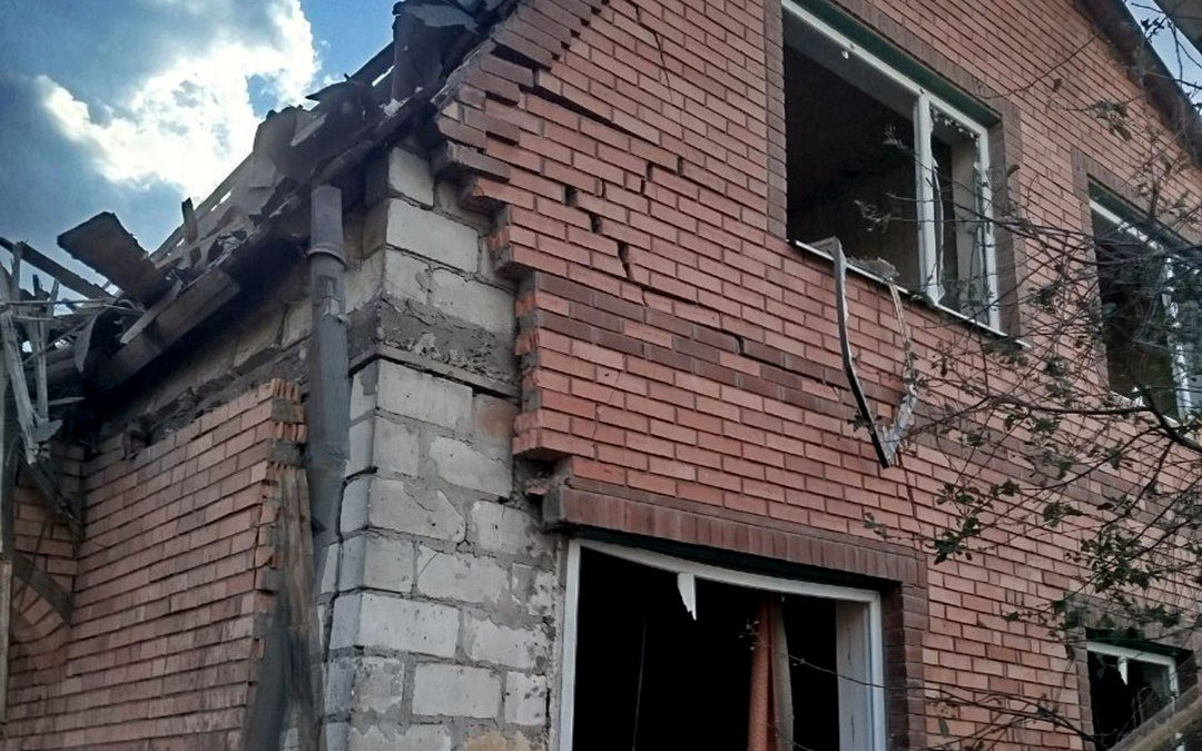 Двоє цивільних поранені, десятки обстрілів: Росія атакувала 10 населених пунктів Донеччини