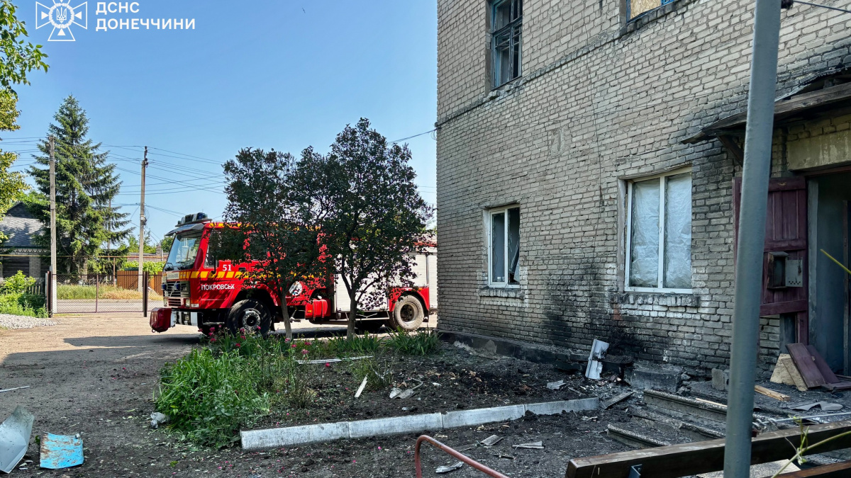 Черговий удар по рятувальниках: у Родинському дрон атакував пожежну частину