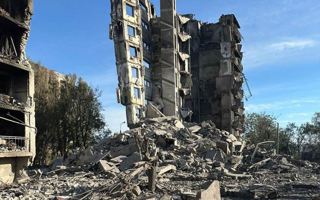 Смертельні удари по Донеччині: серед руїн загинули мирні люди