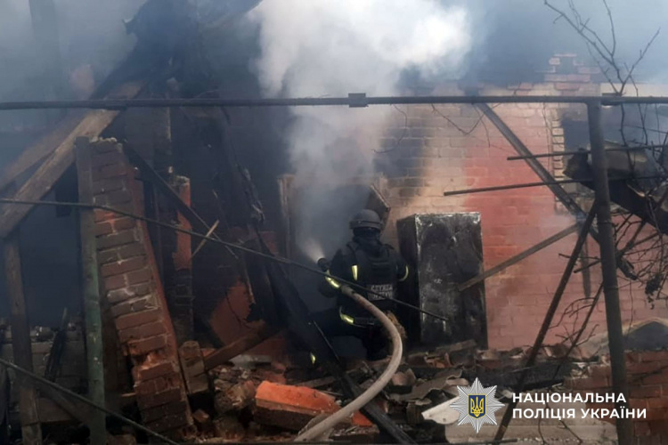 На Донеччині є жертви внаслідок ворожих атак: деталі від поліції