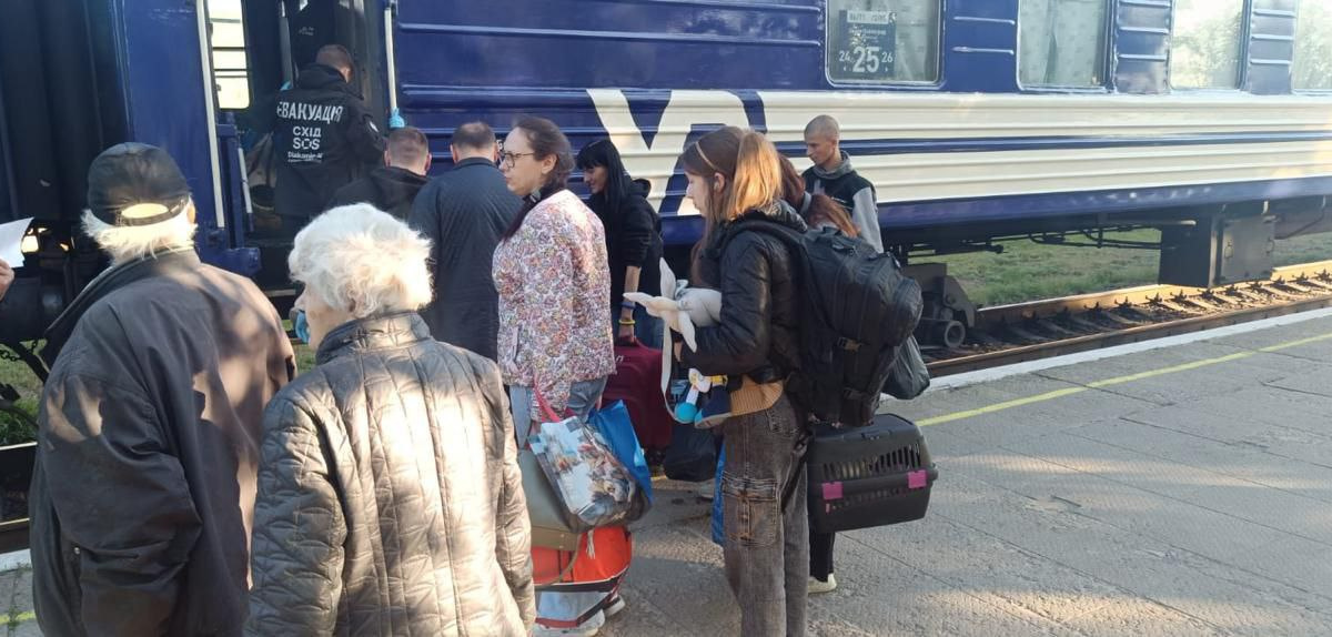 Жителі Донеччини евакуюються до безпечних регіонів: як виїхати