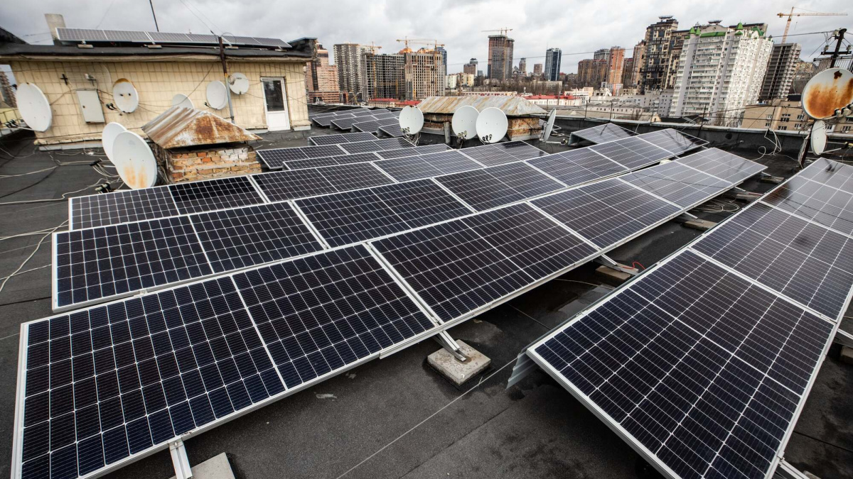Денис Шмигаль: ОСББ можуть отримати до 1 млн грн компенсації за встановлення сонячних електростанцій