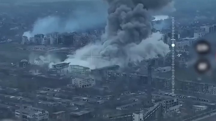 Росія завдала по Мирнограду удар однією з найпотужніших авіабомб: ВМС показали застосування КАБ-3000