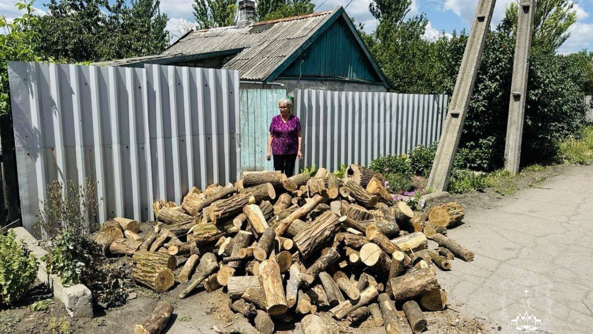 У Покровську безкоштовно видають дрова: кому саме і за яких умов