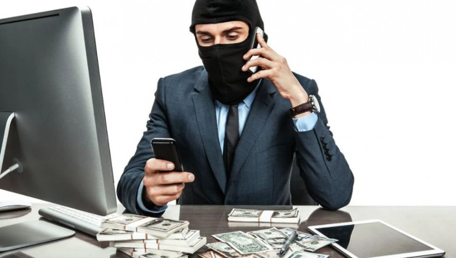 Шахраї розповсюджують неправдиву інформацію про соціальні виплати: що відомо