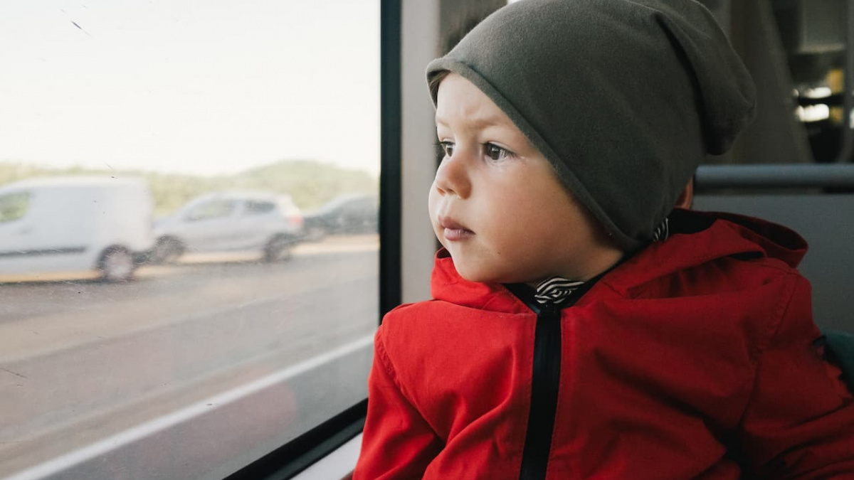 Дітей Донеччини можуть евакуювати без згоди батьків: що змінить новий закон