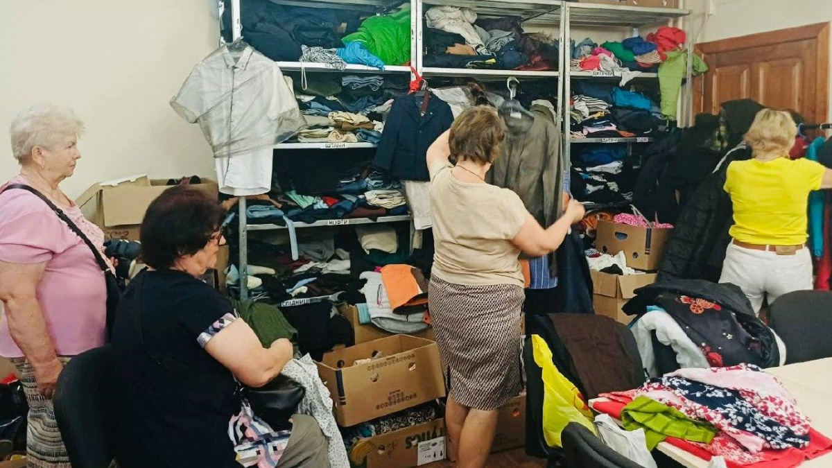 Допомога для жителів Покровської громади: у дніпровському хабі «Ми — Донеччина» триває видача речей