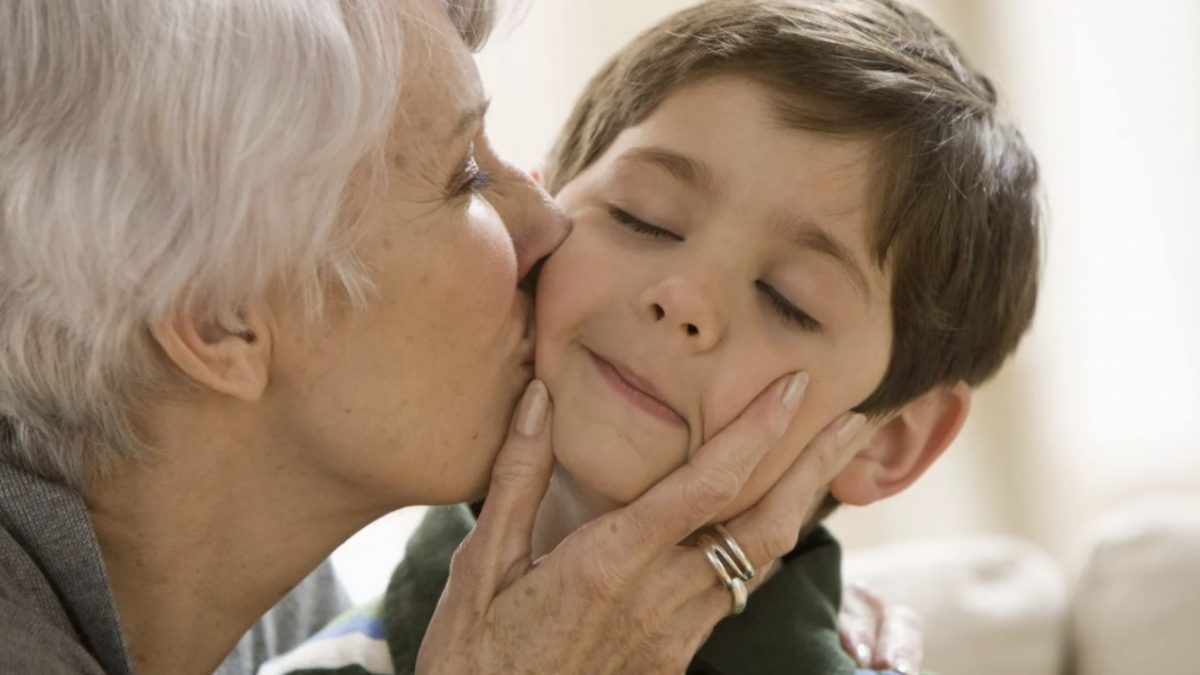 Пенсіонерам доплачуватимуть за онуків: які умови треба виконати