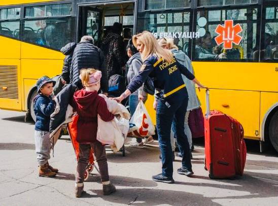 Благодійники приймають заявки на евакуацію з Покровська: забезпечують житлом і продуктами