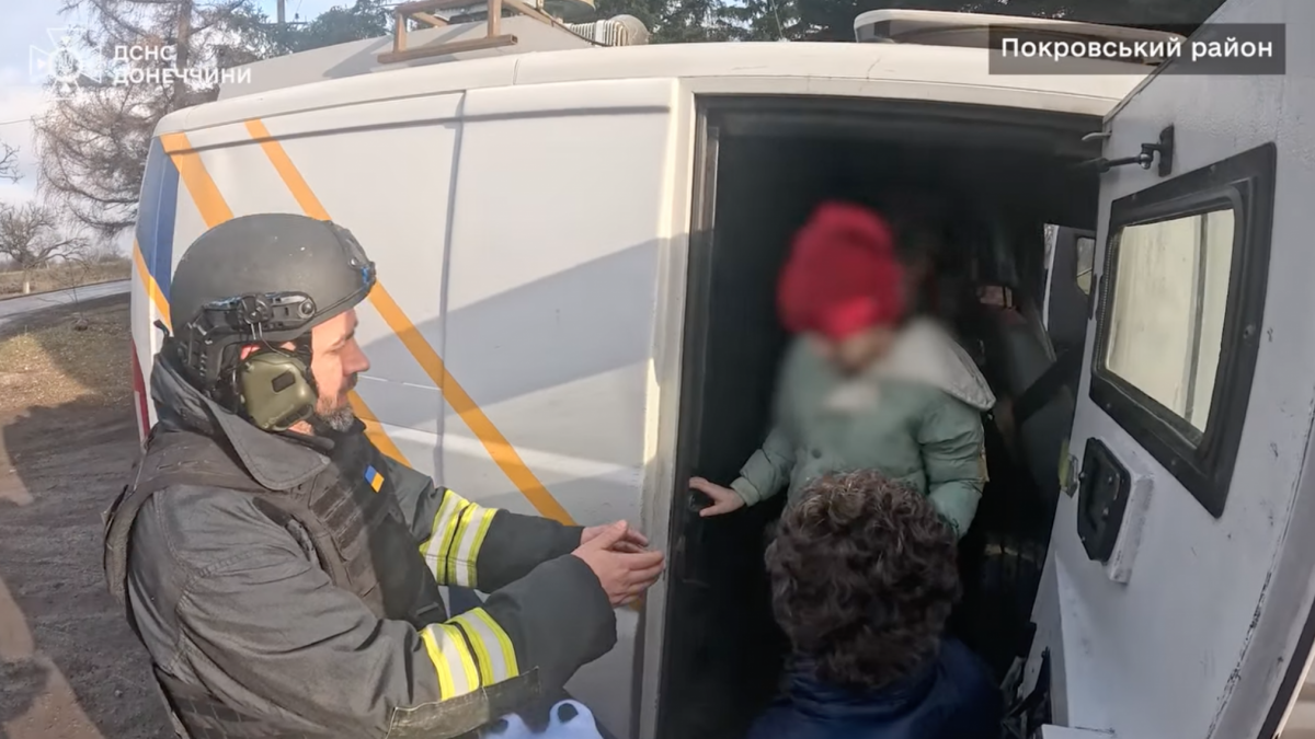 Покровський район: евакуація триває під загрозою постійних обстрілів