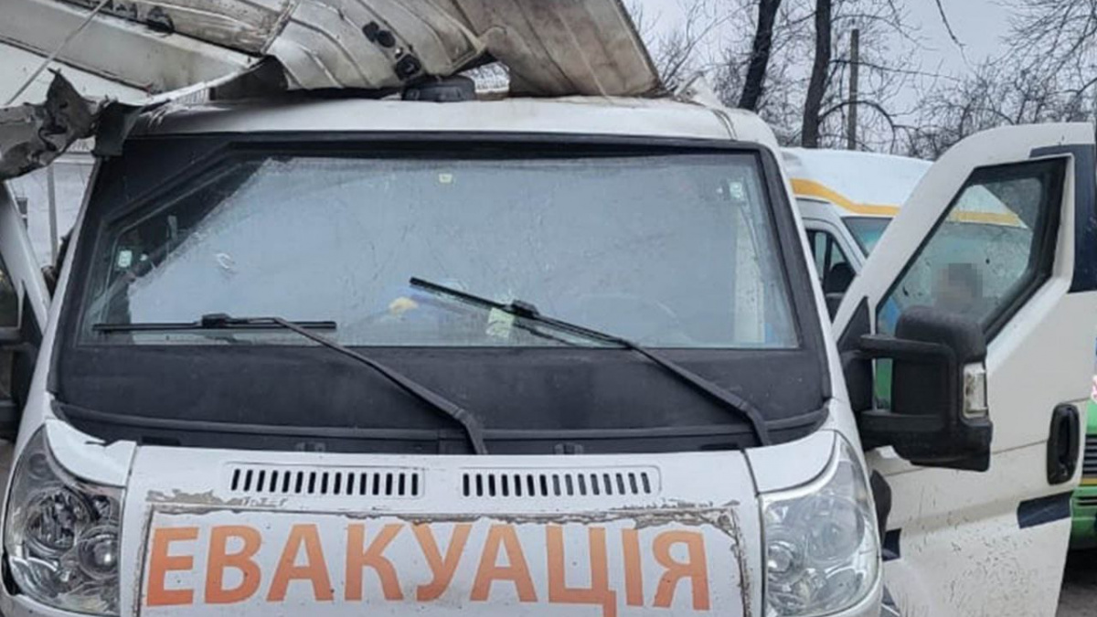 У Покровську під час евакуації цивільних волонтери потрапили під обстріл - є поранені