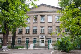 Дев’ять шкіл Покровської громади призупиняють роботу: що відомо