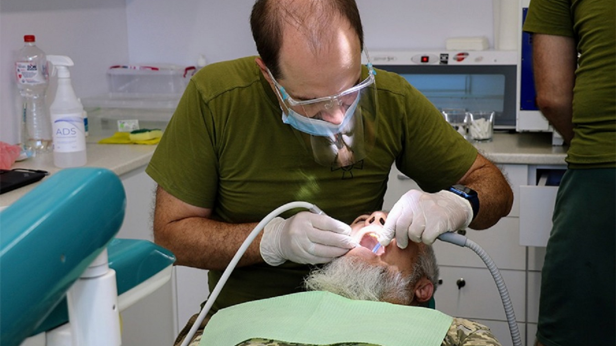 Безоплатне лікування та протезування зубів для ветеранів: уряд розширює медичні послуги