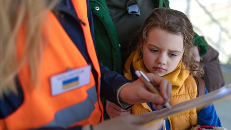 Скільки дітей залишається в зонах примусової евакуації Донеччини: Добропільська ТГ лідирує