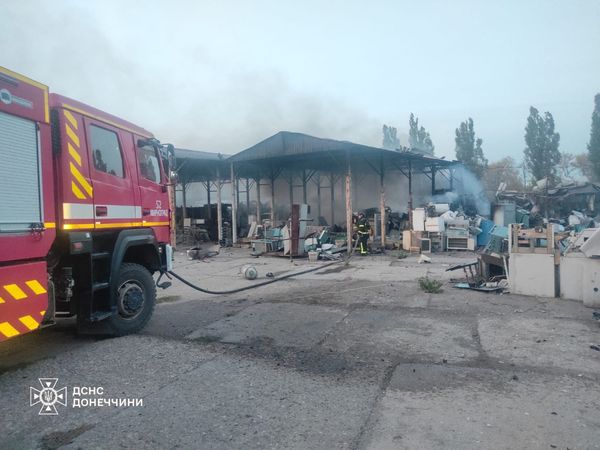 ДСНС після обстрілів ліквідували пожежі в Покровській громаді та Добропіллі - подробиці