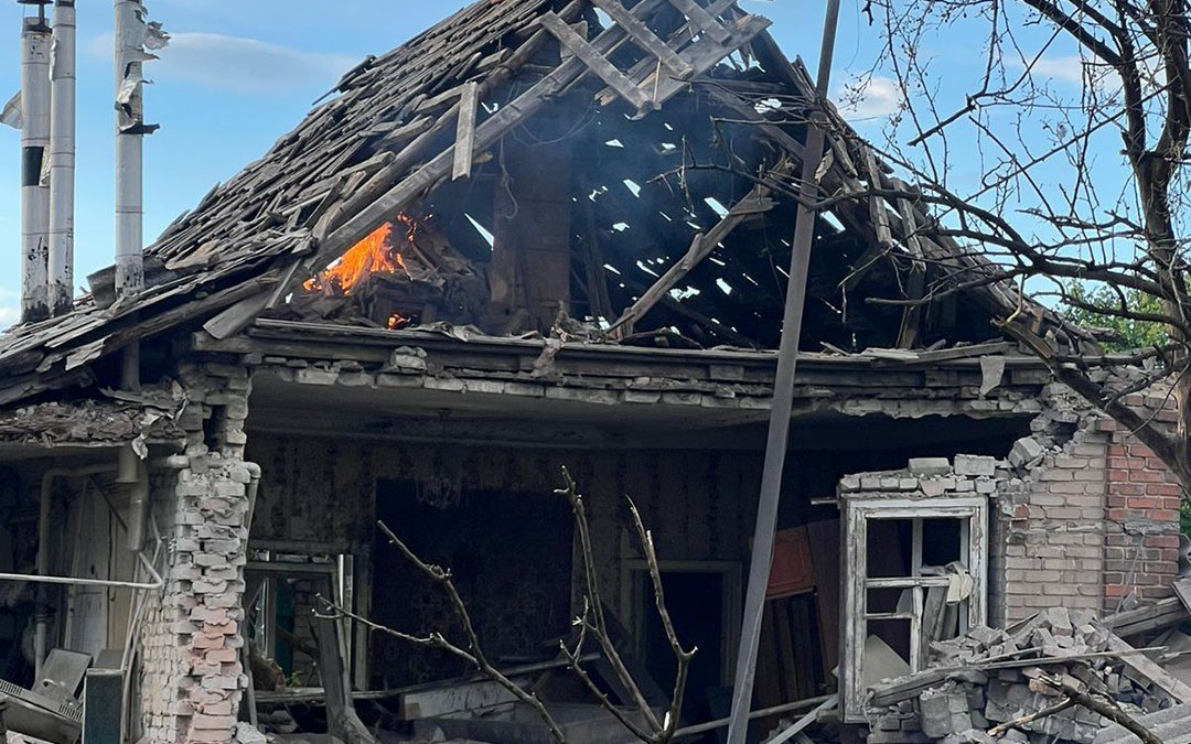 Росіяни за добу понад тисячу разів обстріляли Донеччину: є загиблі та поранені