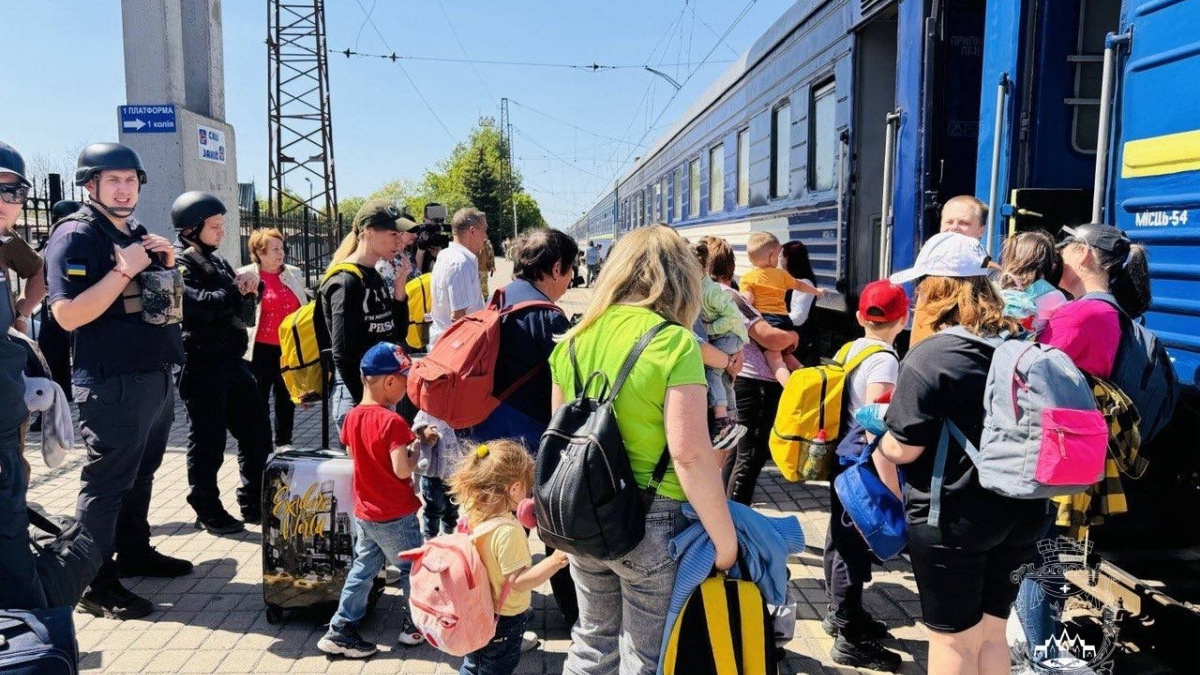 Евакуація рятує життя: з Покровська відправився евакуаційний потяг на Волинь