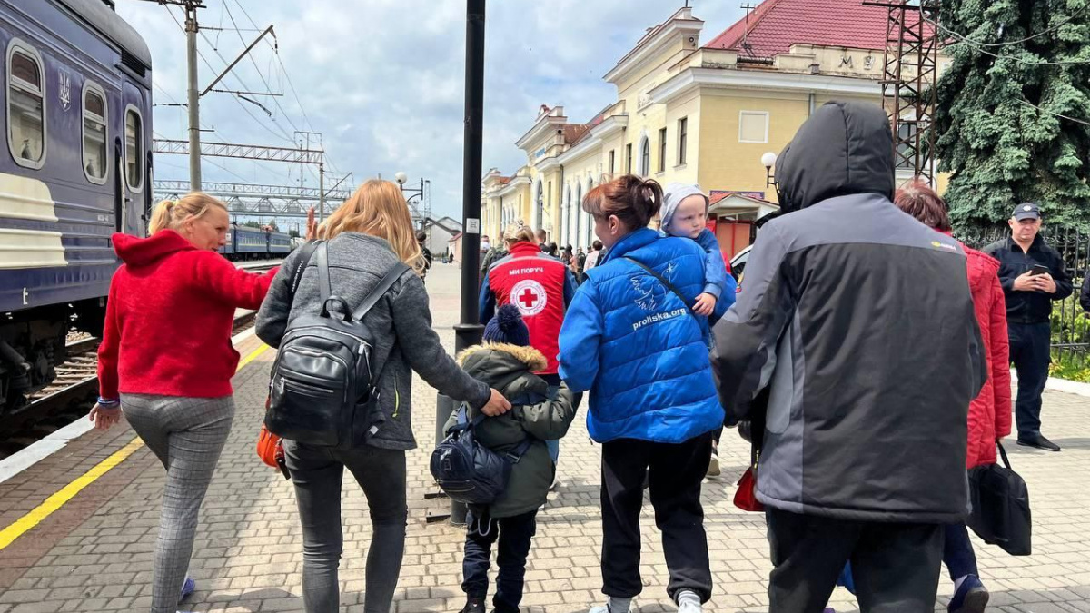 Сім’ї з дітьми з Донеччини переїжджають до Закарпаття: як евакуюватися