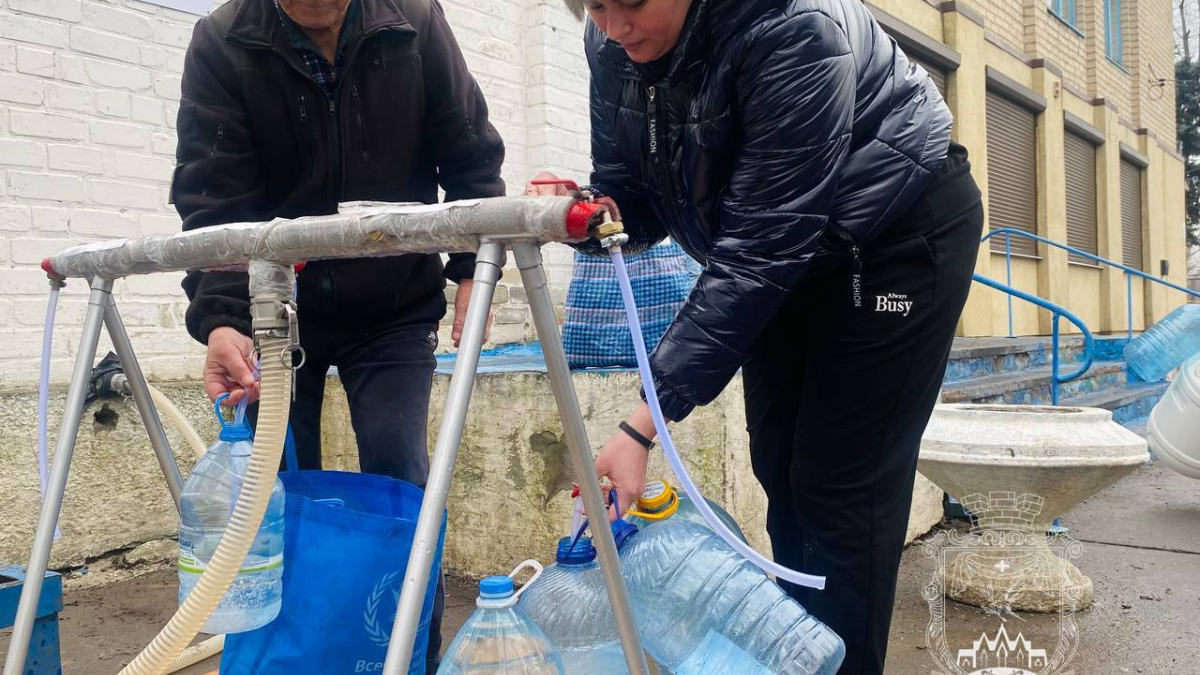 У Покровську працюють стаціонарні точки видачі води