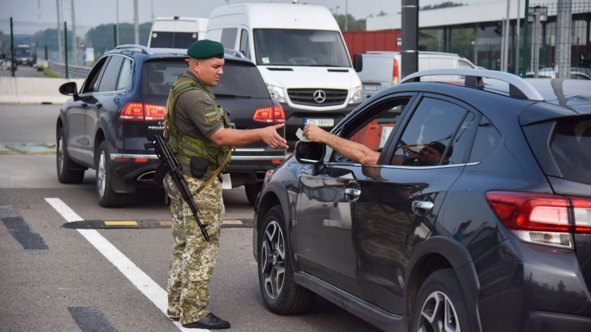 Нові правила мобілізації: які документи потрібні для перетину кордону України