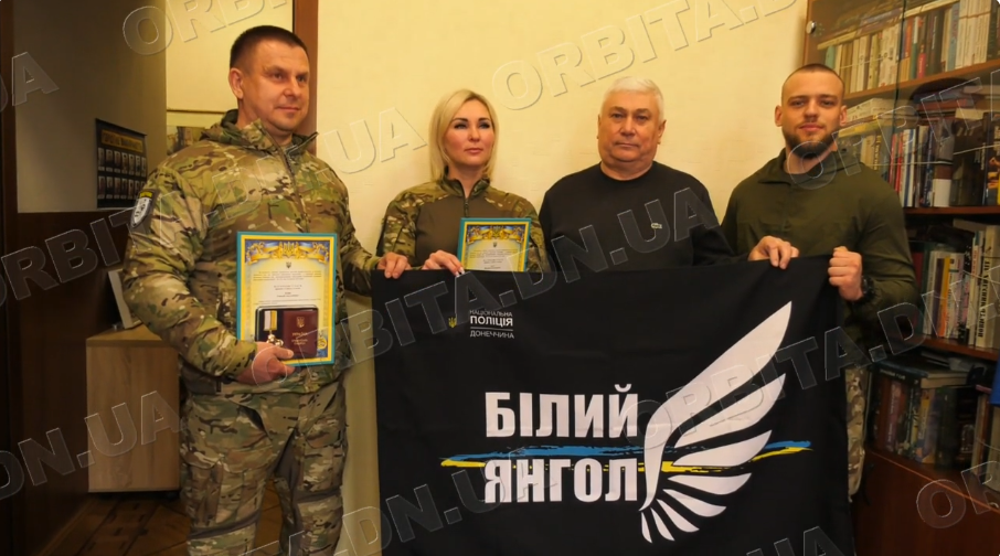 Нагорода за мужність: поліцейських із підрозділу "Білі янголи" відзначили у Гродівській громаді