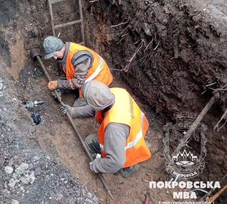 В Покровську комунальники оновлюють водопровідні мережі: де працюють наразі