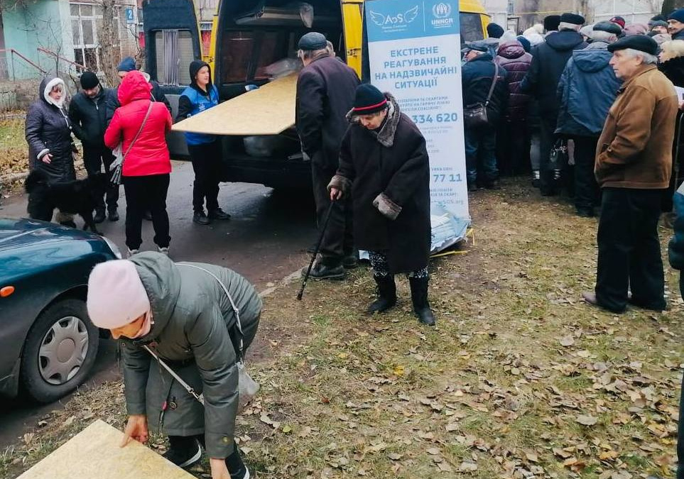 У Покровську усувають наслідки обстрілів і видають будматеріали - деталі