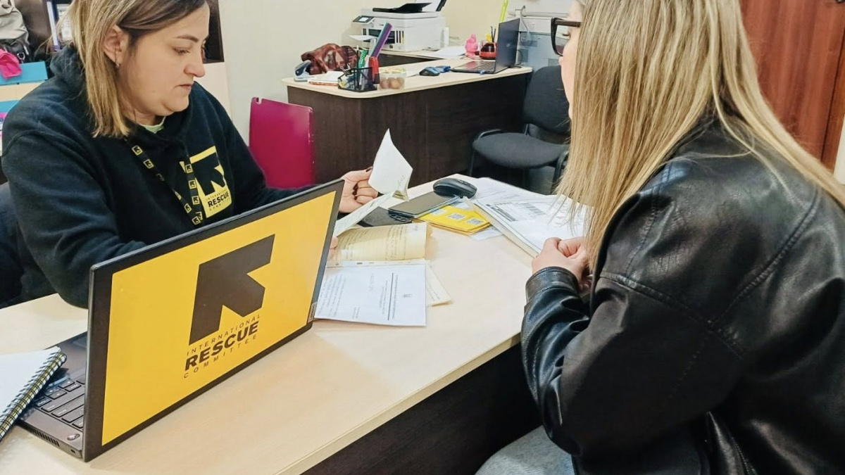 Точка опори у Дніпрі: як хаб «Ми — Донеччина» допомагає переселенцям 