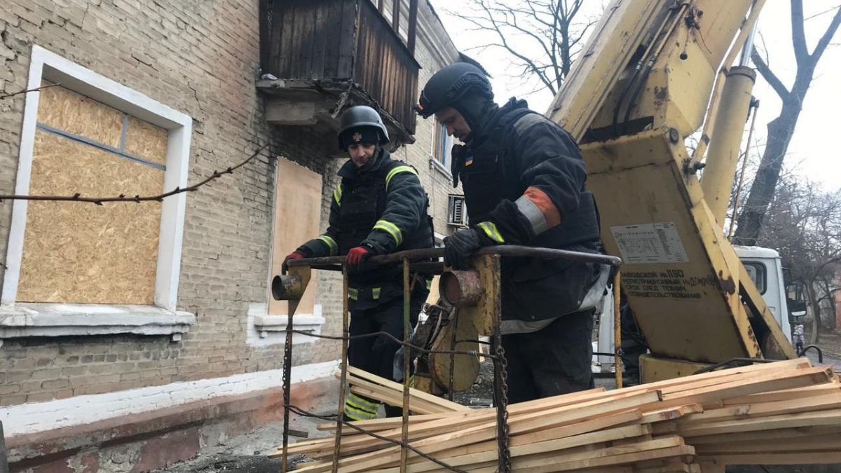 В Покровському районі ремонтують пошкоджені будинки внаслідок обстрілів