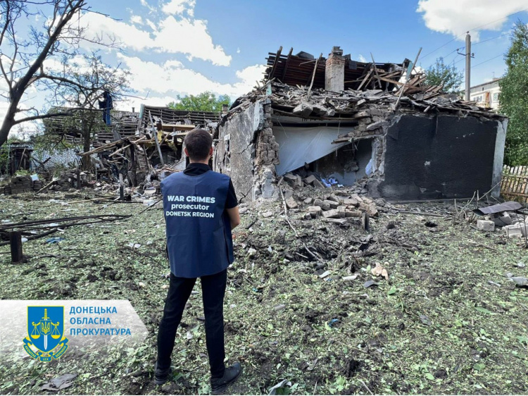 Окупанти атакували Селидове: внаслідок вибуху авіабомби загинули 2 мирних мешканця