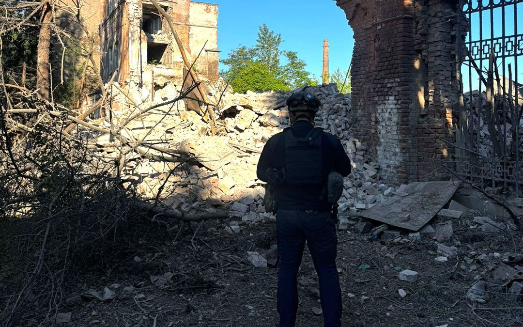 Росіяни обстріляли 10 населених пунктів Донеччини: є загиблий і поранений