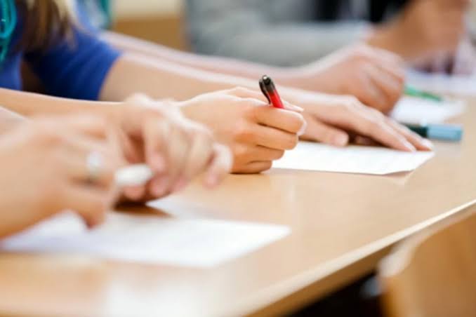 Четверо випускників Покровська склали НМТ на 200 балів: як їх нагородять
