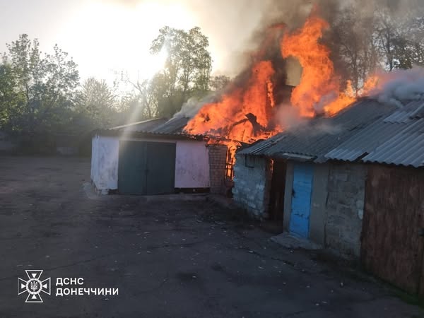 Пожежа у Білицькому: як за 4 години рятувальники ліквідували займання