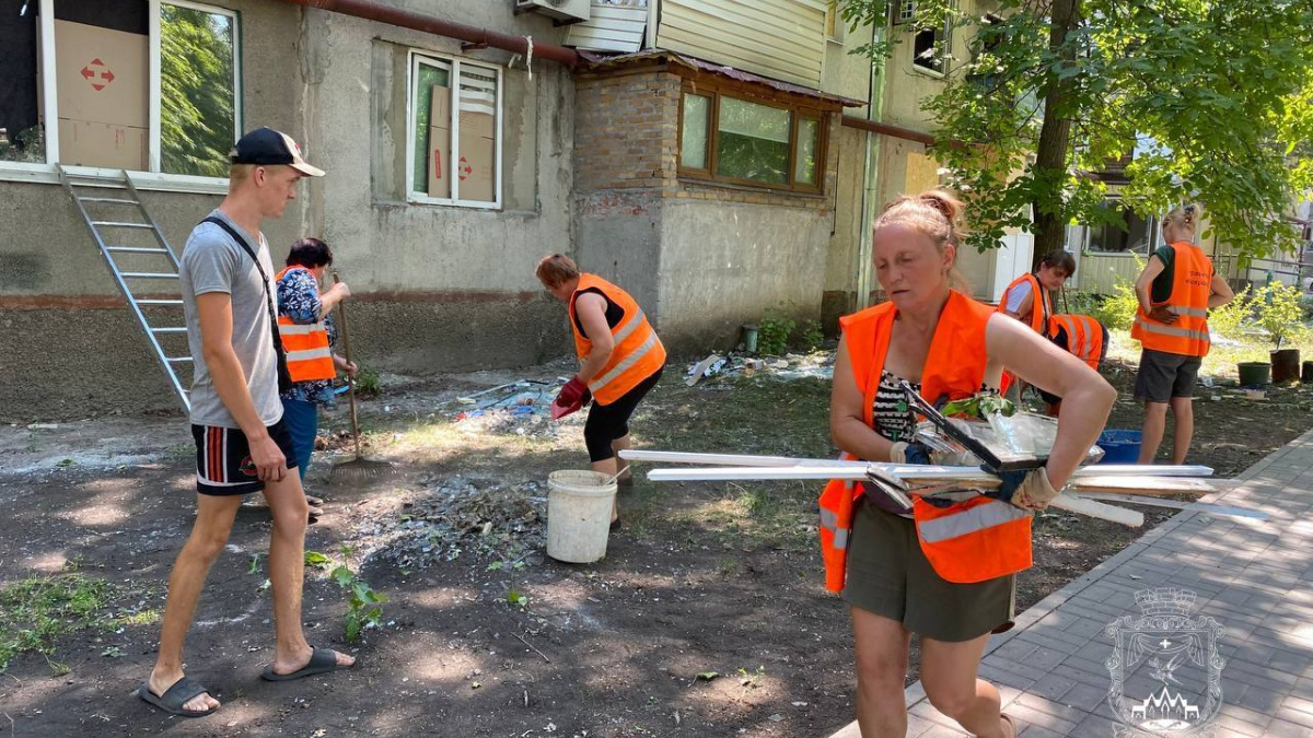 Покровські комунальники усувають наслідки ворожих атак: як саме