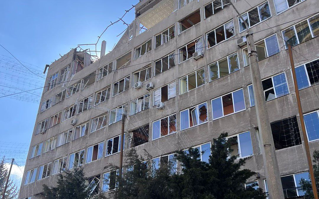 Росія вдарила по Донеччині: є загиблий і поранені, пошкоджено десятки будинків