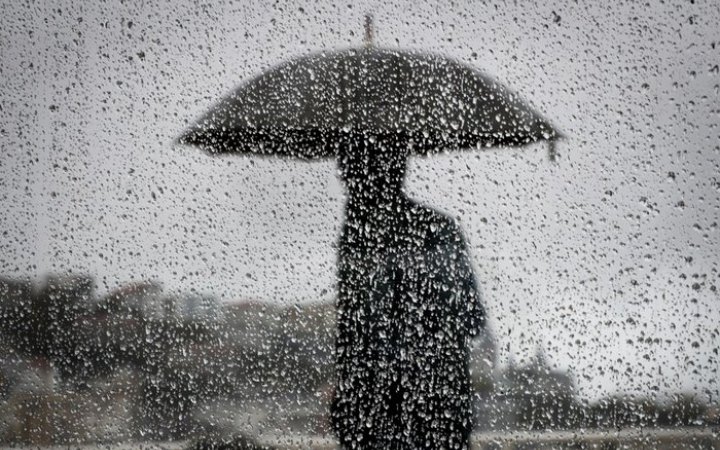 Беріть парасольки і теплий одяг: що прогнозують на четвер