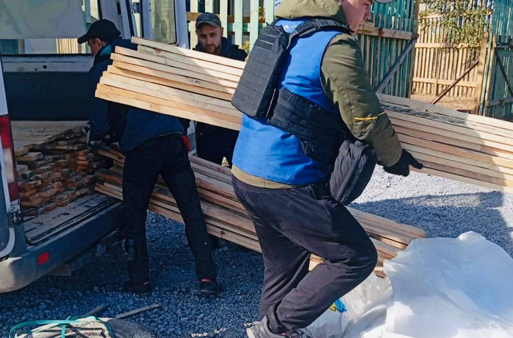 В Покровську ТГ волонтери доставили будматеріали  - як отримати