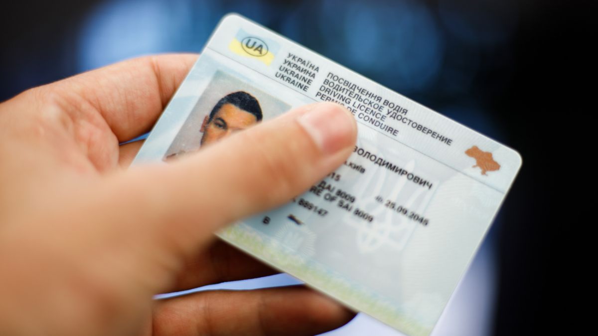 Як отримати водійське посвідчення в Україні: вікові обмеження, документи та вартість іспитів