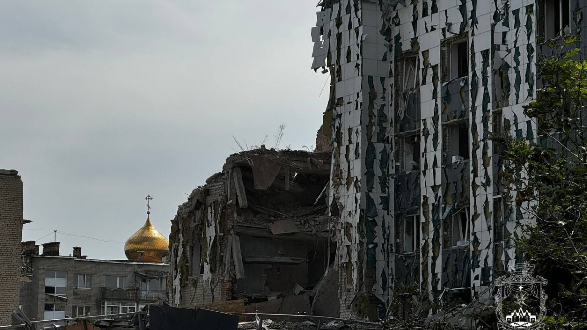 Ворог обстріляв Покровськ та Мирноград: влучили в готель