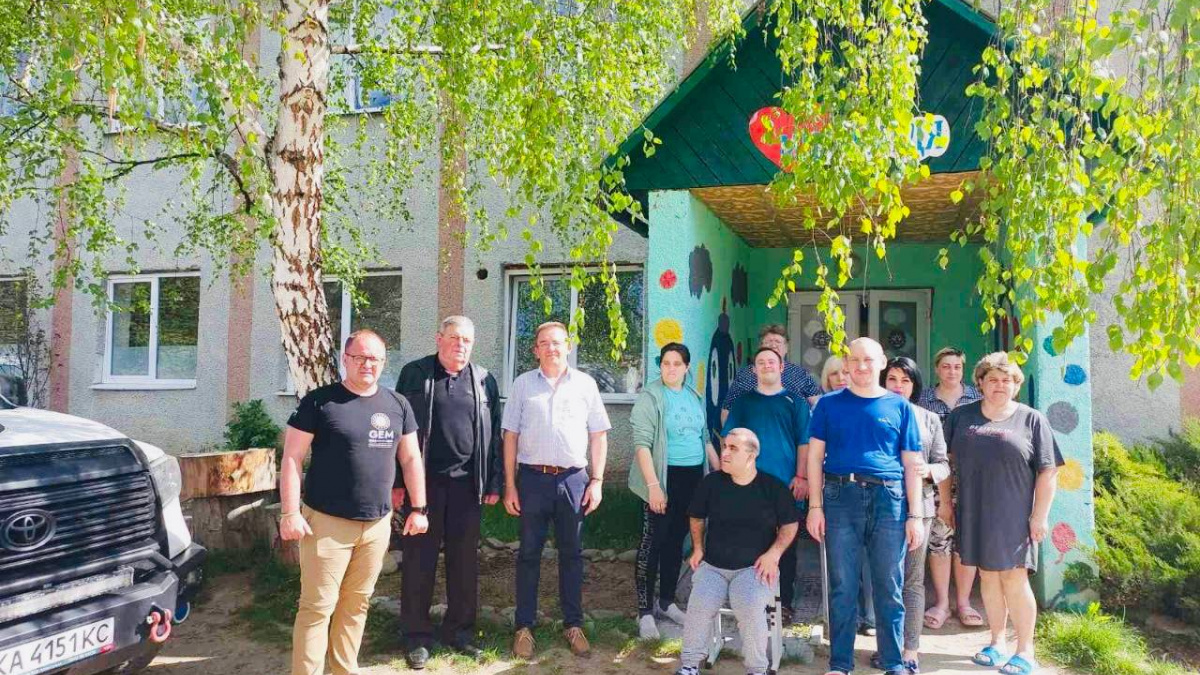 Родини вихованців покровського центру "Милосердя" отримали гуманітарну допомогу від GEM