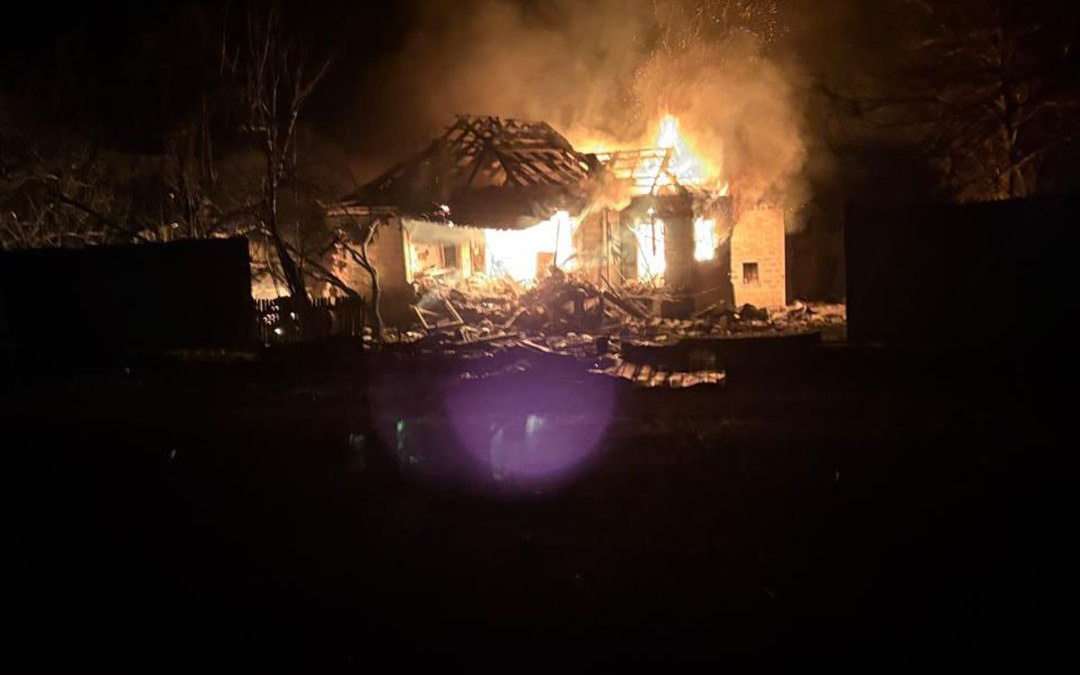 Двоє загиблих, троє поранених: Росія вдарила по житлових кварталах Донеччини