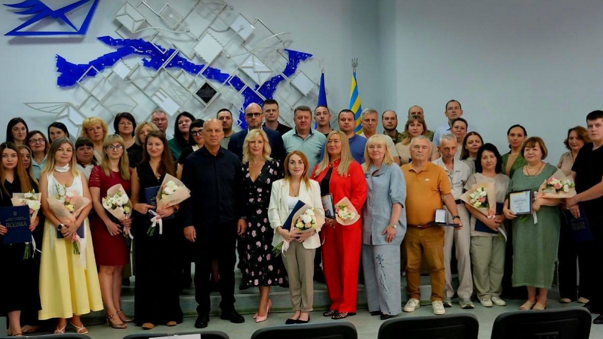Медики Покровської громади отримали відзнаки з нагоди професійного свята