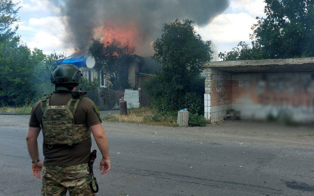 Масовані обстріли Донеччини: поранено 11 людей, зруйновано десятки будинків