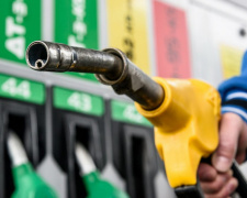 В Україні подорожчають сигарети та пальне: на скільки зростуть ціни
