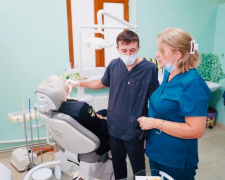 Стоматологія з Покровська в евакуації: головне про роботу відділень і безоплатні послуги