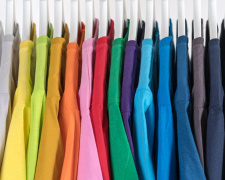 Для переселенців з Покровської ТГ поповнили “Шафу добра”: як отримати речі