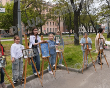 Насильство очима дітей: юні художники з Покровська представили свої роботи у Дніпрі